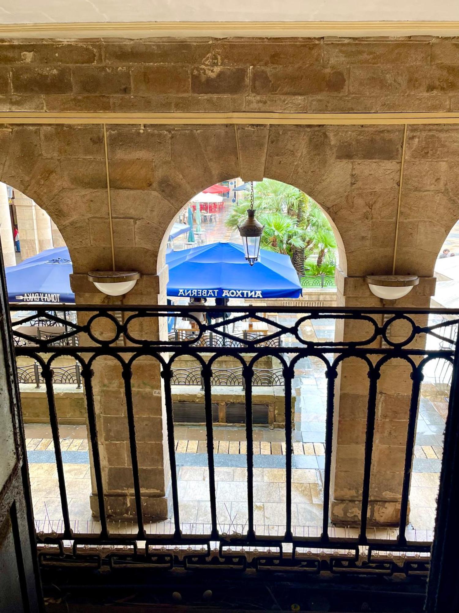 Lauramer Plaza Nueva Бильбао Экстерьер фото